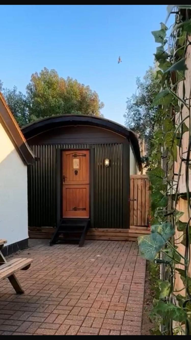 The Holly Hut Hotel Burton  Exterior foto
